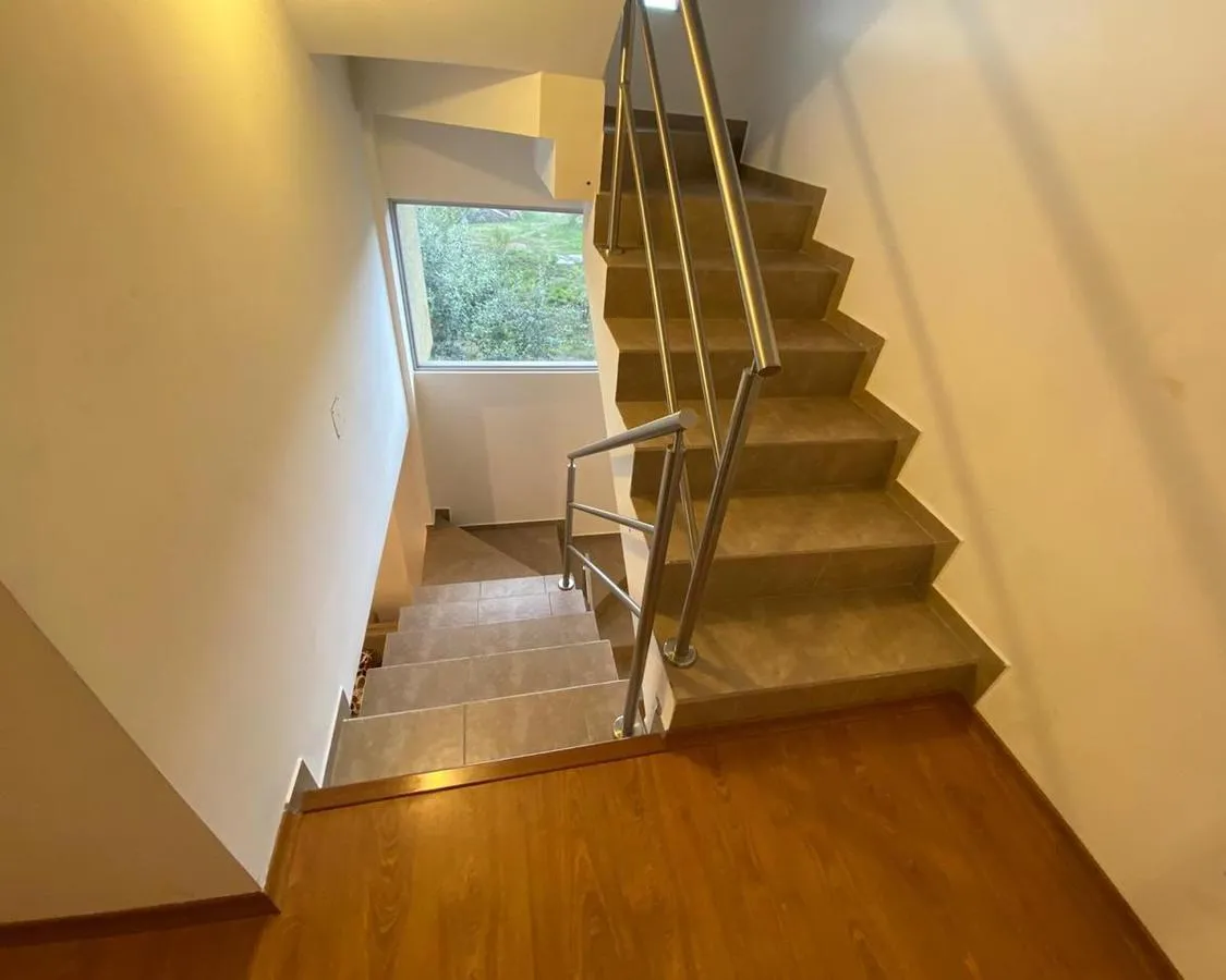 conjunto-santa-monica-casa-escaleras