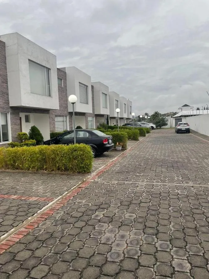 casa-tumbaco-tola-grande-patio